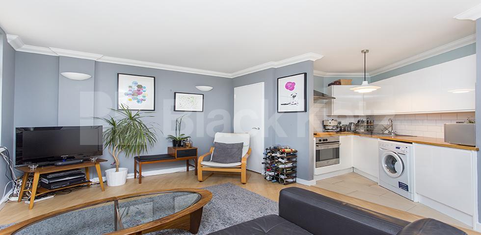 			1 Bedroom, 1 bath, 1 reception Flat			 Stoke Newington High Street  , STOKE NEWINGTON 
